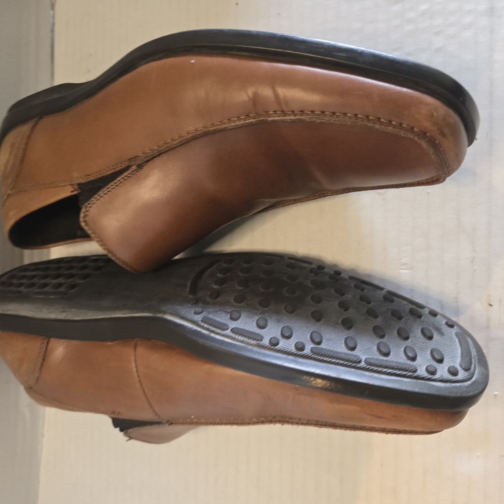 Tan and Black‎ Leather Slip-On Loafers with Moccasin Stitching